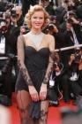 Eva Herzigova sexy en diable au festival de Cannes