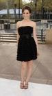 La petite robe noire, un classique que Emmy Rossum porte avec élégance
