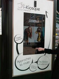 Citizen K sur les Champs Elysees avec l'i-Kiosque