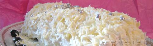 Bûche de Noël façon bijou | Forêt blanche : Cerises amarena, chocolat blanc…