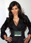 Kim Kardashian travaille l'effet pigeonnant avec application