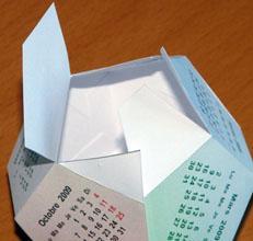 Calendrier 2009 à fabriquer : patron de dodécaèdre à imprimer Calendrier 2009 à fabriquer : patron de dodécaèdre à imprimer