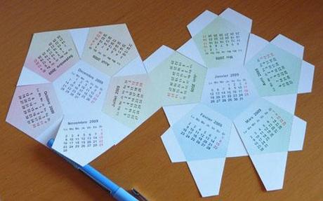 Calendrier 2009 à fabriquer : patron de dodécaèdre à imprimer Calendrier 2009 à fabriquer : patron de dodécaèdre à imprimer