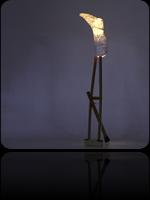 Une lampe qui prend son pied et s’envoie en l’air avec sa béquille…