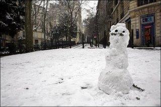 neige dans rues paris..