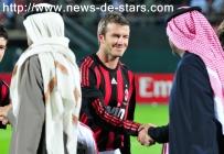 David Beckham se fait des nouveaux copains à Dubaï mais ferme les yeux 