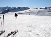 homme reste accroché télésiège fesses l'air pendant minutes