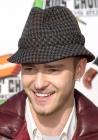 Justin Timberlake toujours en 2003 mais avec un chapeau 