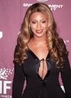Beyoncé en 2002 : un peu trop maquillée, elle est à la limite...