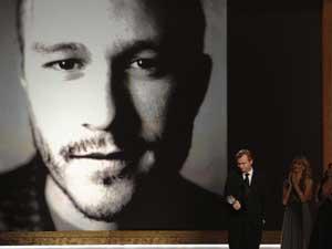 [Golden Globes] Anne Hathaway peut rhabiller… reste.