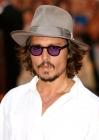 Johnny Depp, palier de décompression : après les lunettes bleues, les indigo