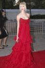 Taylor Momsen : une vraie star dans sa magnifique robe bustier rouge