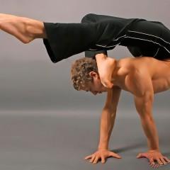 dima-shine-contorsionniste-beau-mec