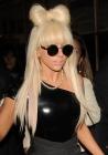Lady GaGa et ses cheveux ultra disciplinés...