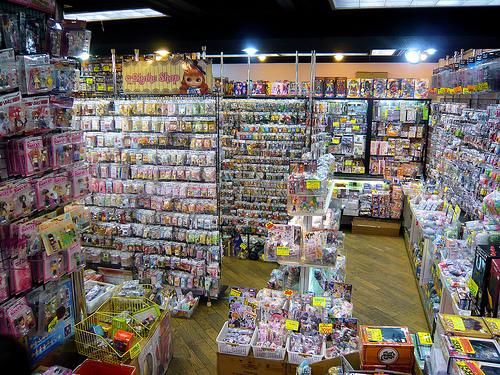 Capsule toys and figures shop