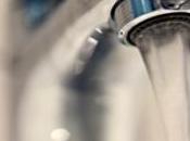 Choc homme survit après s'être coincé mitigeur robinet dans l'oeil