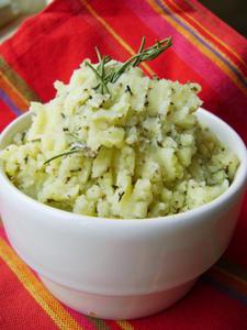 Purée à l’Ail, aux Herbes et au Parmesan