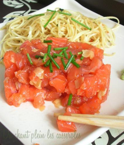 Tartare de saumon comme un sashimi. Fraîcheur, légèreté avant les jours terribles Tartare de saumon comme un sashimi. Fraîcheur, légèreté avant les jours terribles