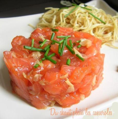 Tartare de saumon comme un sashimi. Fraîcheur, légèreté avant les jours terribles Tartare de saumon comme un sashimi. Fraîcheur, légèreté avant les jours terribles