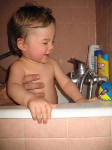 Théo prend le bain (nouvelle méthode)