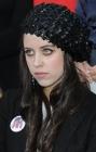 Quand elle est brune, Peaches Geldof ne sourit plus, étrange