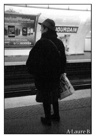 femme_chapeau_metro_3