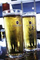140px-Pintes_de_Fosters_%C3%A0_Temple_bar