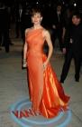 Dans sa sublime robe orange, Jennifer Garner est éblouissante