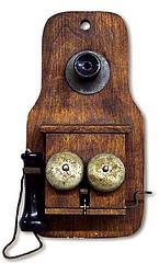 Téléphone - Vers 1920 - Bois et métal - © Guelph Museums