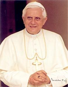 La levée des excommunications par Benoît XVI est de son seul ressort