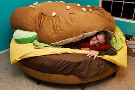 Un lit en forme d'hamburger !