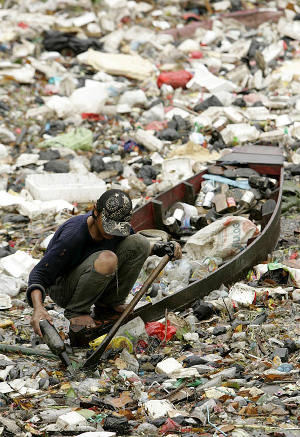 Des tonnes de déchets accumulés dans le Pacifique