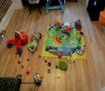 vidéo bébé joue jouet accéléré time lapse