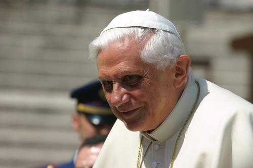 Evêque négationniste – Salir Benoît XVI ?