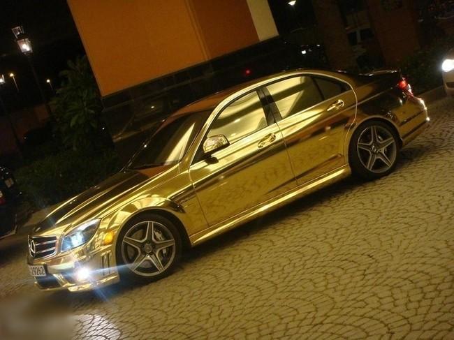 Mercedes plaquées d’or
