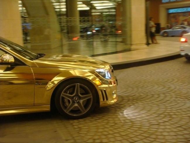 Mercedes plaquées d’or