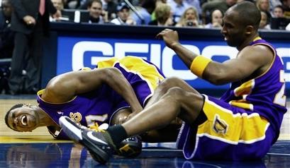 Bynum absent 8 à 12 semaines