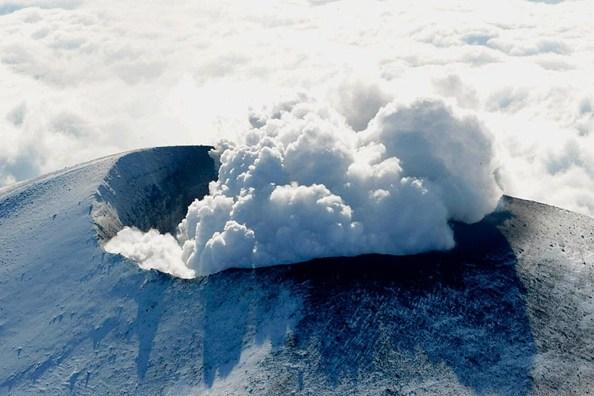 Éruption du volcan Asama au Japon
