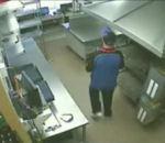 Petit accident travail dans cuisines d'un restaurant