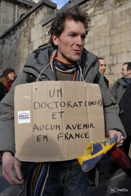 lancer de pompes devant le ministère de la recherche.