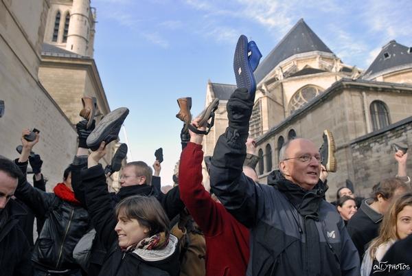 lancer de pompes devant le ministère de la recherche.