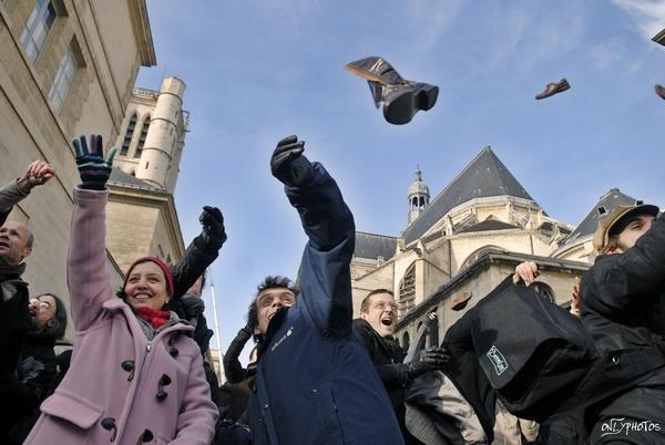lancer de pompes devant le ministère de la recherche.