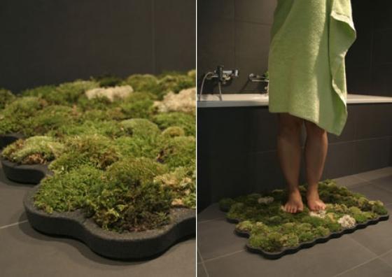 Un tapis de bain en fibre naturel