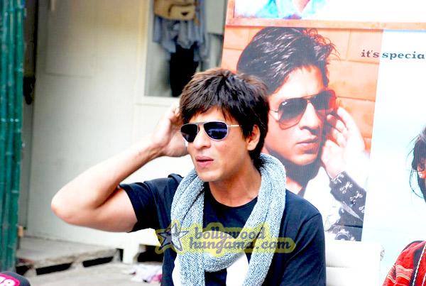 [PHOTOS] Shah Rukh Khan at Billu Barber press conference