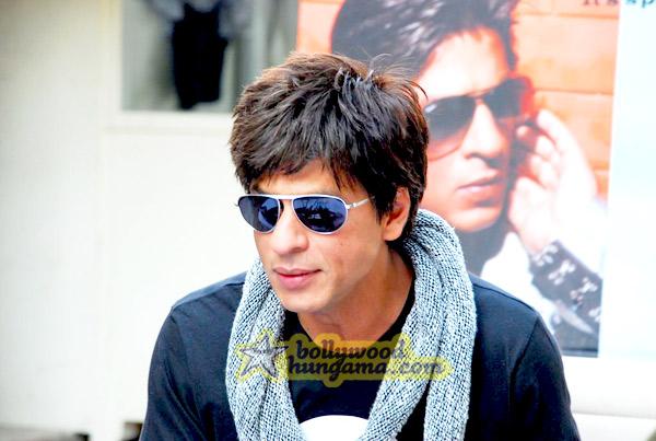 [PHOTOS] Shah Rukh Khan at Billu Barber press conference