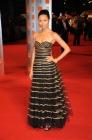 Thandie Newton magnifique dans sa robe de danseuse noire et or