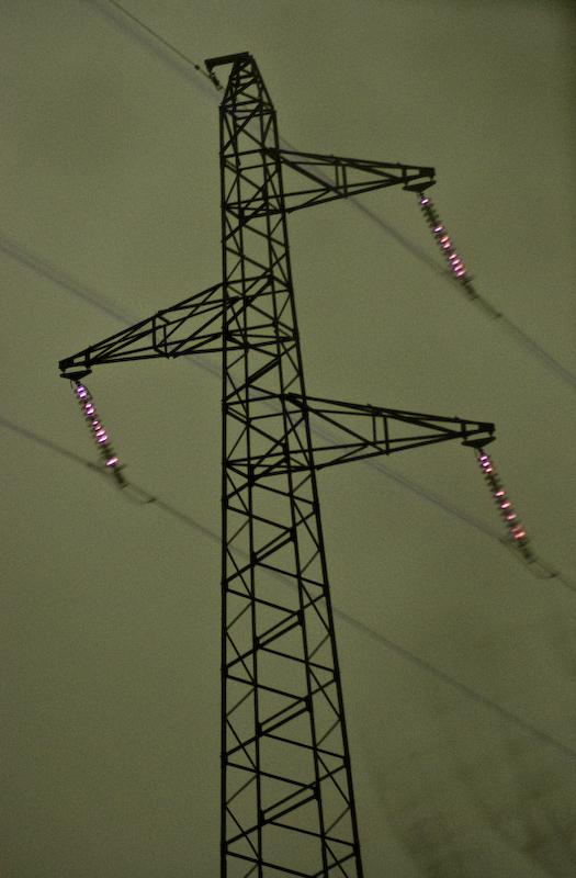 Pylône et tempête.
