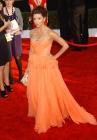 Dans cette longue robe orange, Eva Longoria est parfaite