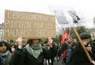 Des chercheurs dénoncent l'attitude de Sarkozy Des chercheurs dénoncent l'attitude de Sarkozy