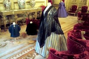 Quand les crinolines étaient au Louvre